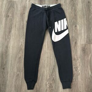 NIKE sweats size m in juniors